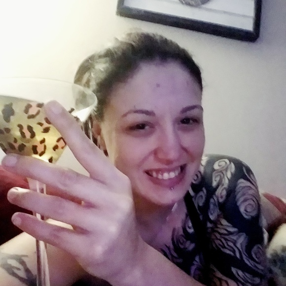 Meet your Posher-Shopper, Ashley! - Picture 2 of 6